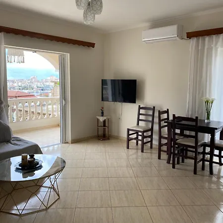 - Balcony & Sea View Apartment *