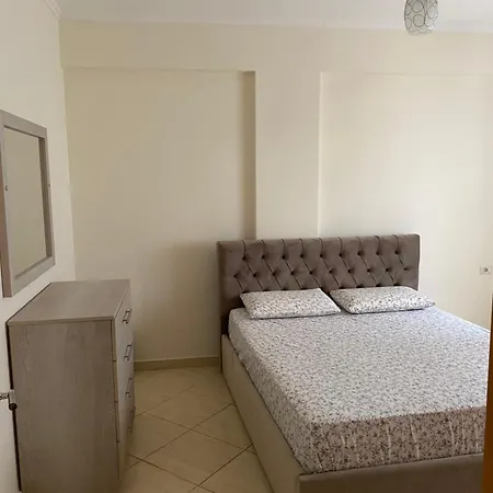 - Balcony & Sea View Apartment *