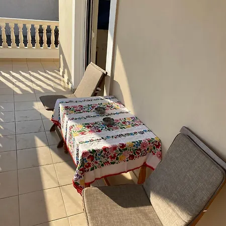 Vangjel Gjika شقة